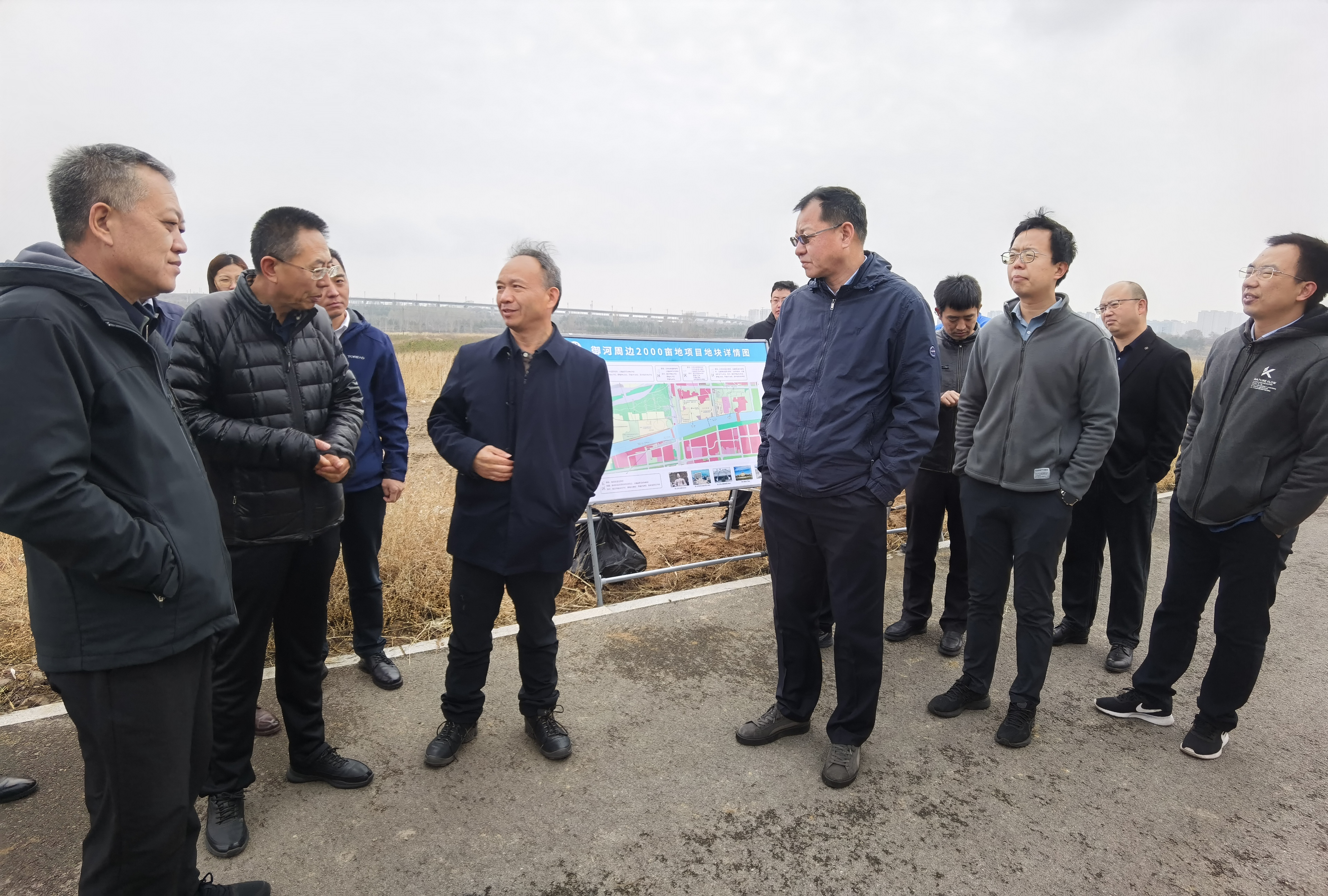 公司主要領(lǐng)導(dǎo)一行赴永定河上游地區(qū)開展調(diào)研 公司主要領(lǐng)導(dǎo)一行赴永定河上游地區(qū)開展調(diào)研