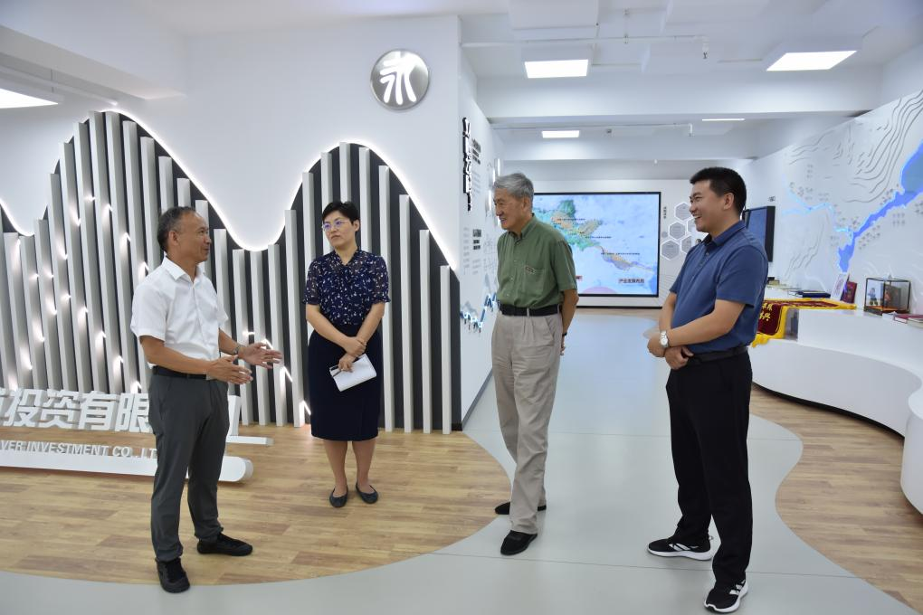 公司舉辦《鍛造戰(zhàn)無不勝的鐵軍》講座 公司舉辦《鍛造戰(zhàn)無不勝的鐵軍》講座