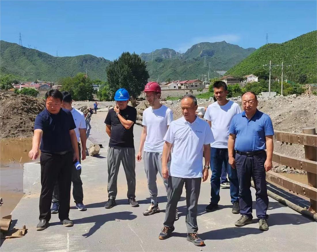 公司主要領(lǐng)導(dǎo)赴永定河山峽段調(diào)研 公司主要領(lǐng)導(dǎo)赴永定河山峽段調(diào)研