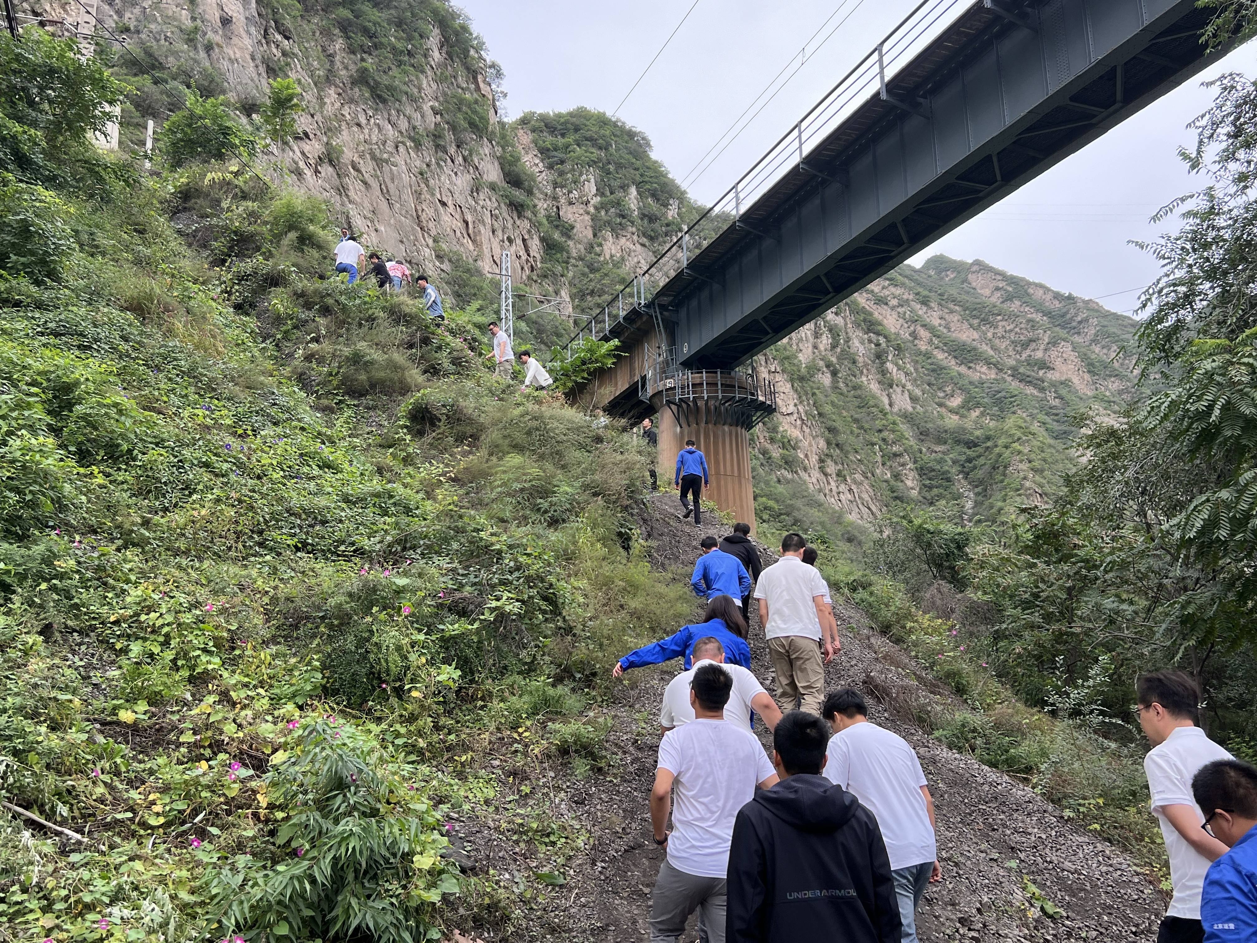 “重走英雄路 厚植永定情”——北京運(yùn)營(yíng)公司舉辦徒步挑戰(zhàn)賽 “重走英雄路 厚植永定情”——北京運(yùn)營(yíng)公司舉辦徒步挑戰(zhàn)賽