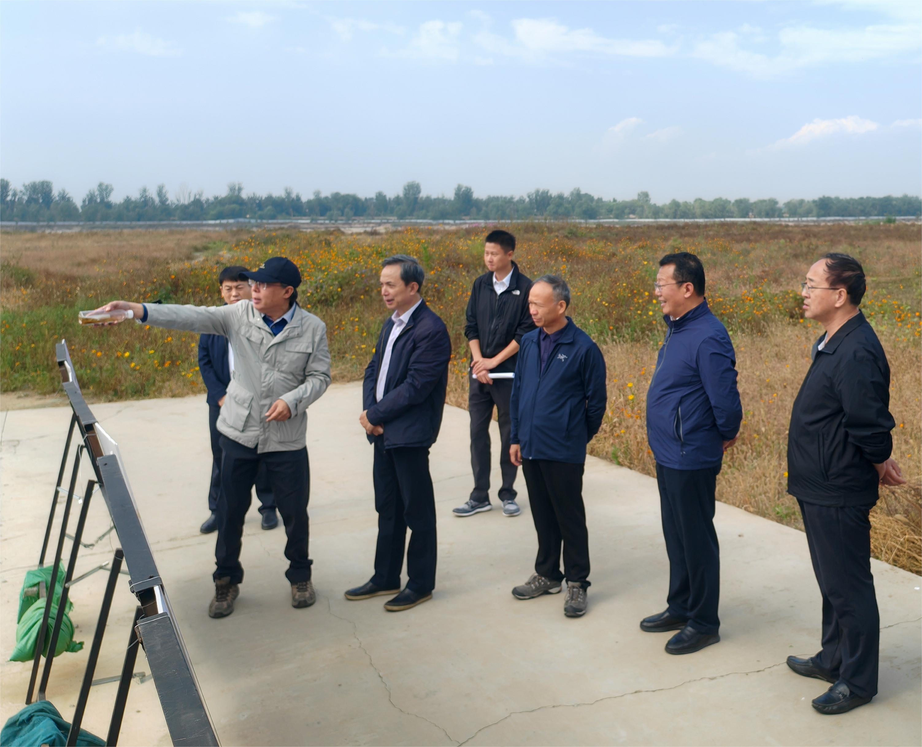 北京市政協(xié)副主席盧彥赴永定河北京段調(diào)研 北京市政協(xié)副主席盧彥赴永定河北京段調(diào)研