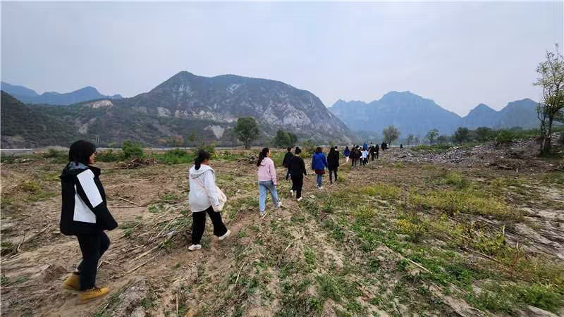 永定河流域公司團(tuán)總支組織開展重走“周俊杰小道”主題活動 永定河流域公司團(tuán)總支組織開展重走“周俊杰小道”主題活動
