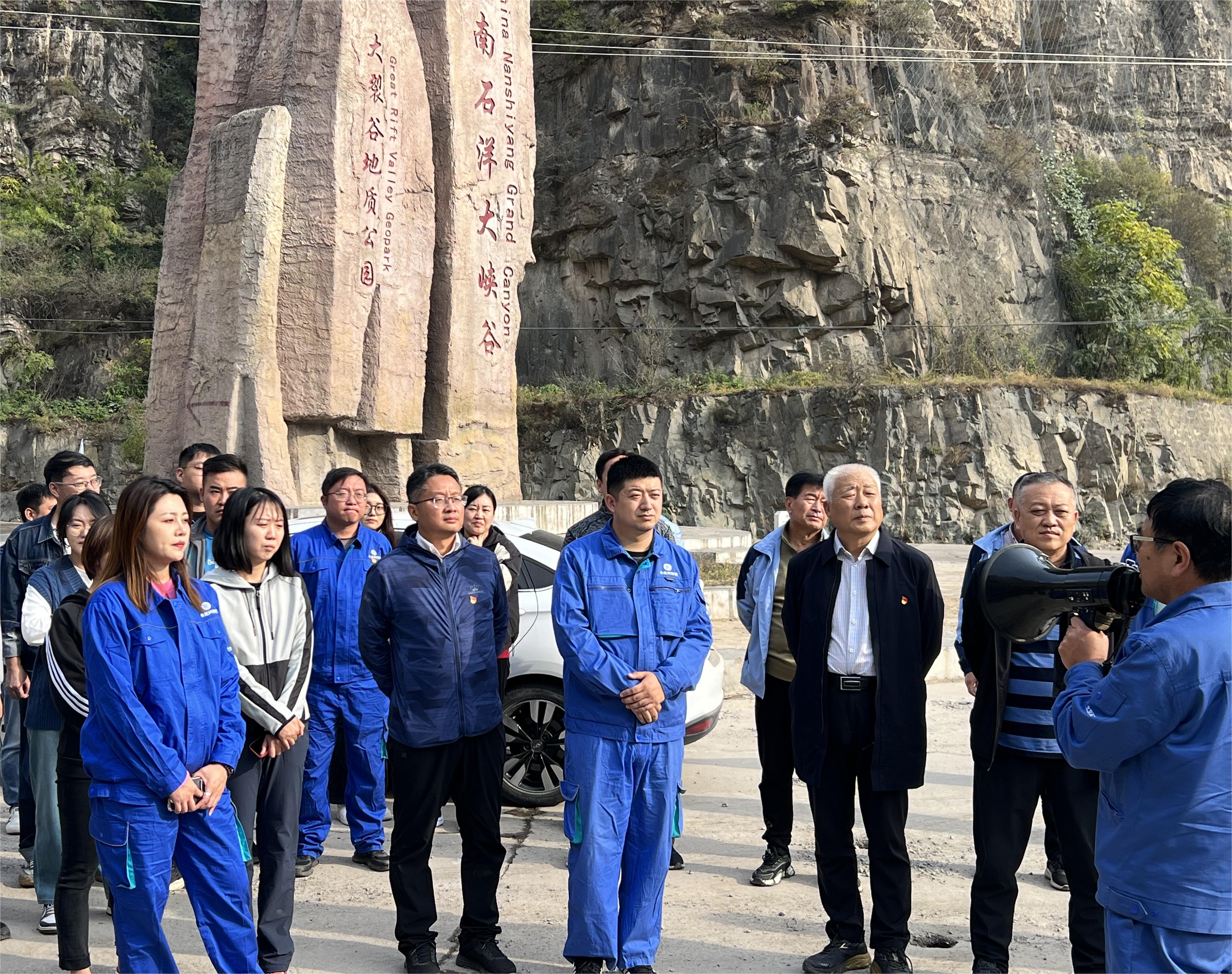 “銘記歷史鼓干勁 團(tuán)結(jié)一心建新功” 北京地區(qū)聯(lián)合黨支部舉辦徒步走黨日共建活動(dòng) “銘記歷史鼓干勁 團(tuán)結(jié)一心建新功” 北京地區(qū)聯(lián)合黨支部舉辦徒步走黨日共建活動(dòng)
