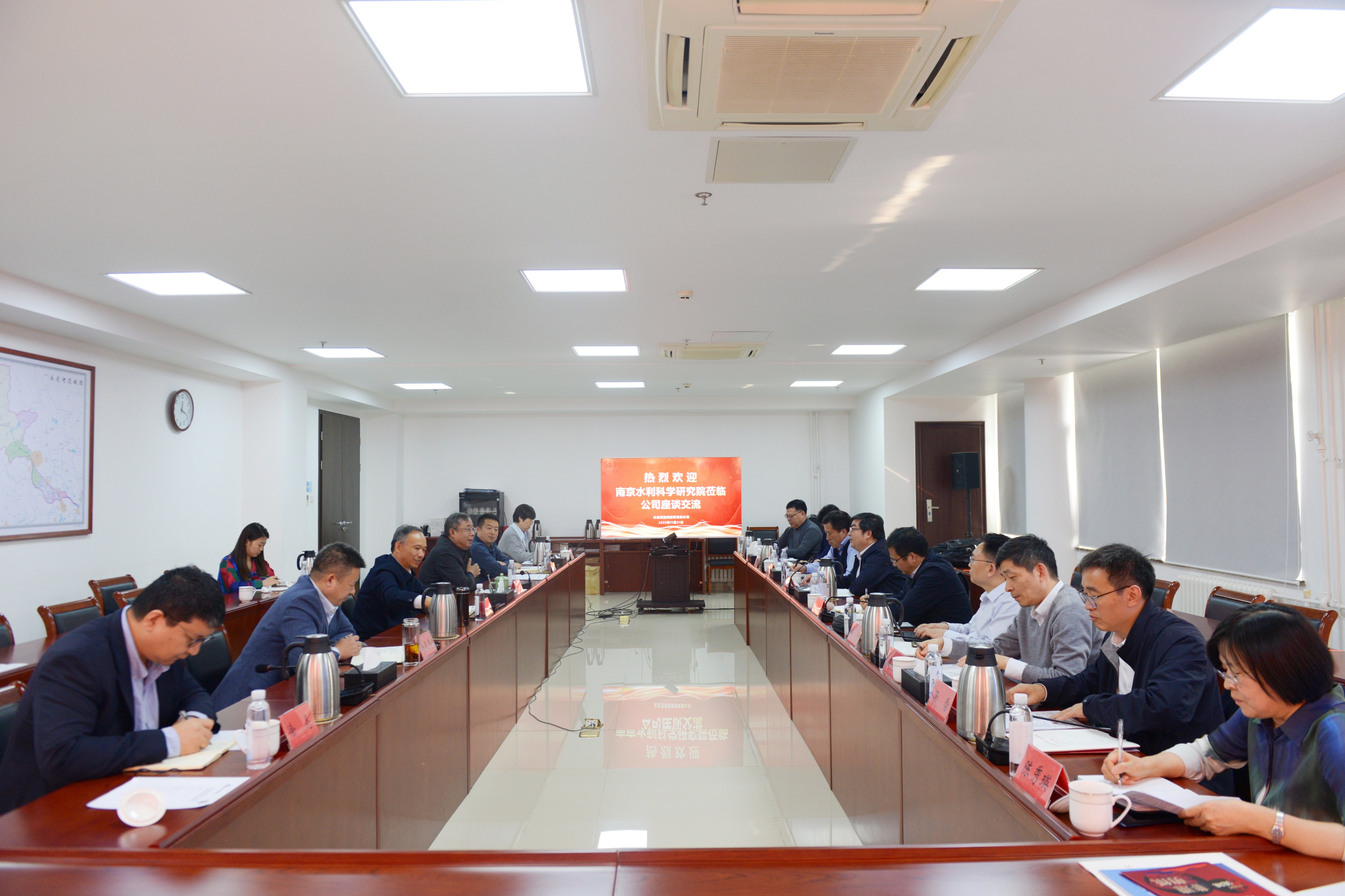 公司主要領(lǐng)導(dǎo)會(huì)見南京水利科學(xué)研究院院長(zhǎng)戴濟(jì)群一行 公司主要領(lǐng)導(dǎo)會(huì)見南京水利科學(xué)研究院院長(zhǎng)戴濟(jì)群一行
