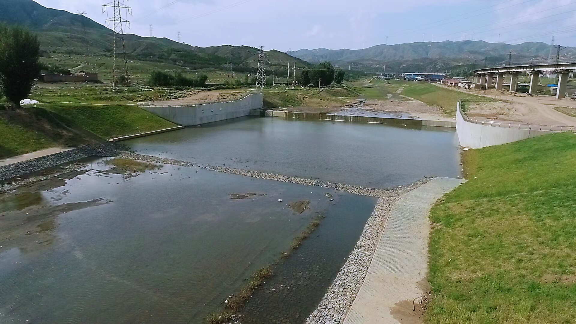 大同分公司 | 大同市十里河綜合治理與生態(tài)修復(fù)工程(小站跌水至大慶公路橋段)分部工程通過驗(yàn)收 大同分公司 | 大同市十里河綜合治理與生態(tài)修復(fù)工程(小站跌水至大慶公路橋段)分部工程通過驗(yàn)收