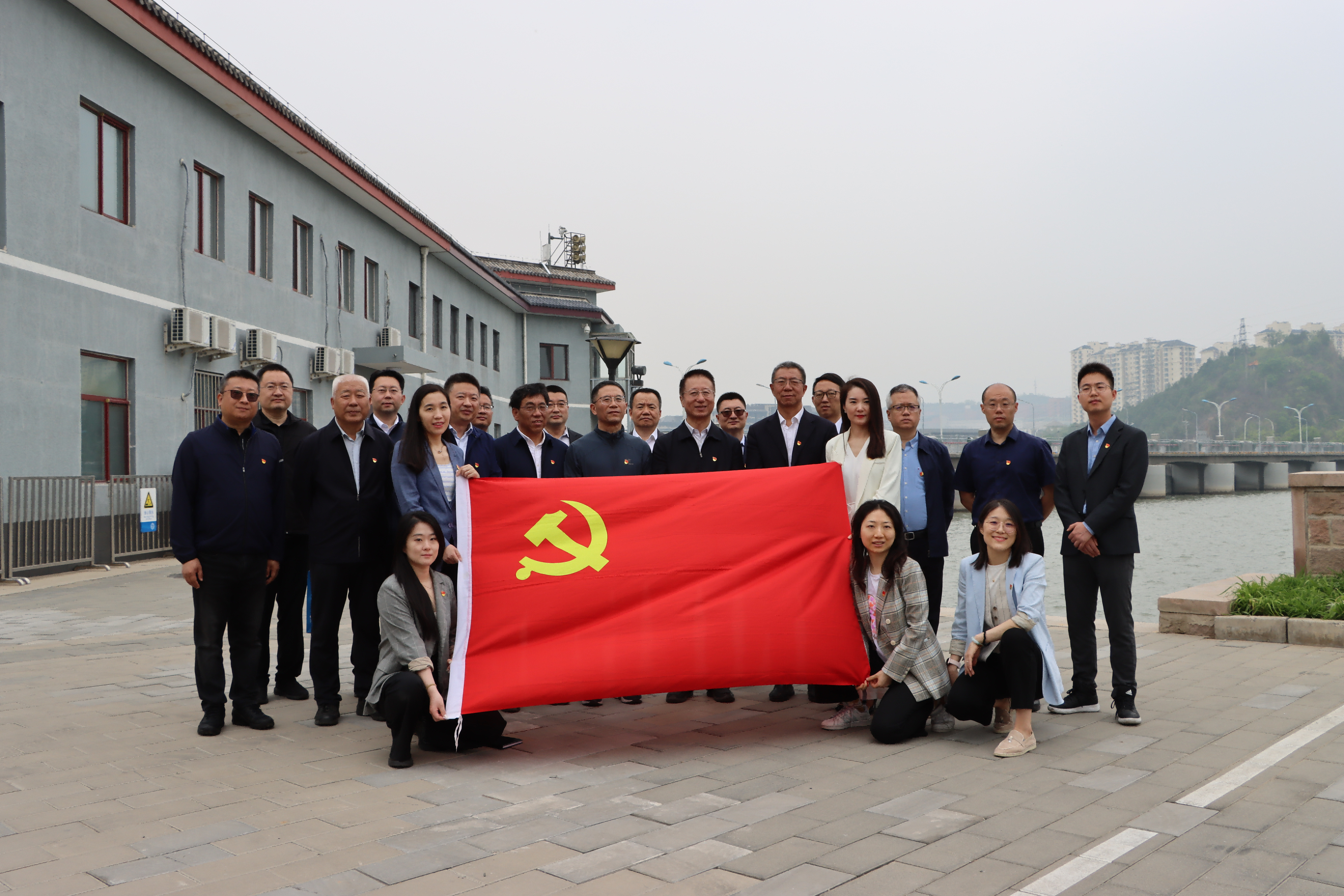 公司總部黨支部與國(guó)家開發(fā)銀行能源水利業(yè)務(wù)部黨支部聯(lián)合開展主題黨日活動(dòng) 公司總部黨支部與國(guó)家開發(fā)銀行能源水利業(yè)務(wù)部黨支部聯(lián)合開展主題黨日活動(dòng)