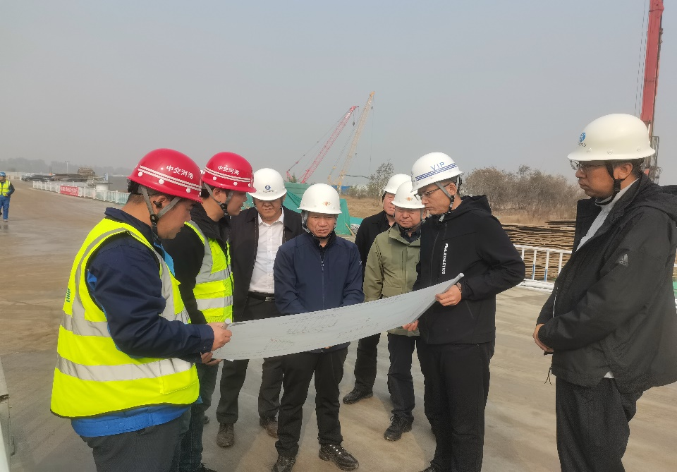 公司主要領(lǐng)導(dǎo)到永定河盧梁段綜合提升工程檢查指導(dǎo)工作 公司主要領(lǐng)導(dǎo)到永定河盧梁段綜合提升工程檢查指導(dǎo)工作