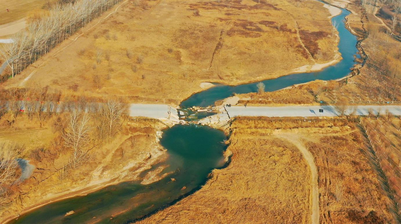 一座跨河橋 一片為民心 一座跨河橋 一片為民心